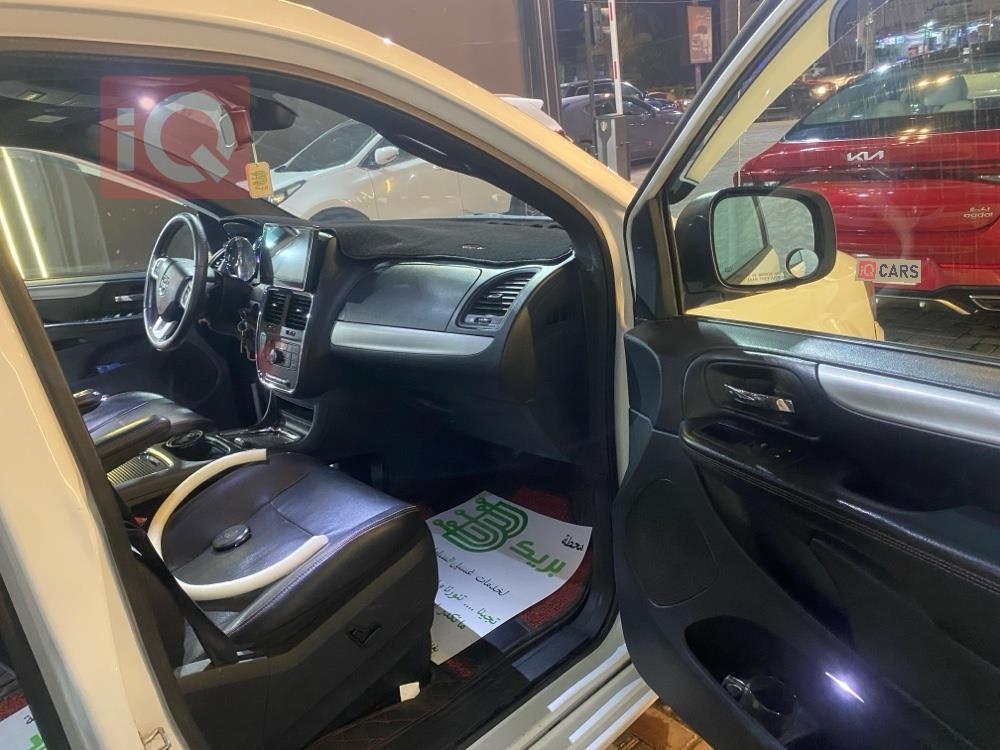 دودج جراند كارافان